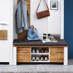 Bank mit Kissen Materio